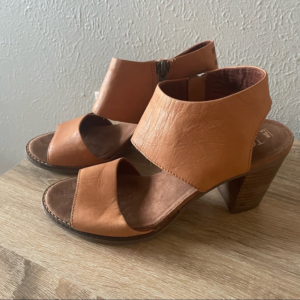 Tom’s heels